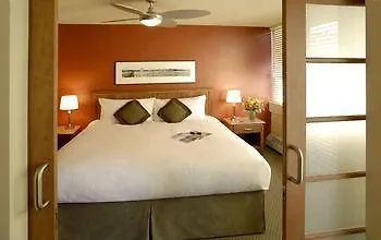 West Coast Suites At Ubc Vancouver 4*,