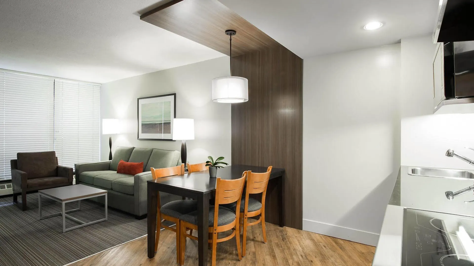 West Coast Suites At Ubc Vancouver 4*,